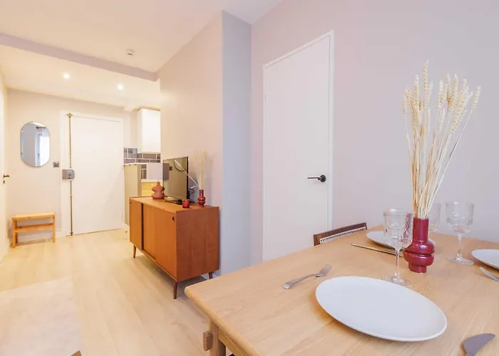 Proche Quai De Seine - 2bdr 3p 16eme Arr Paris